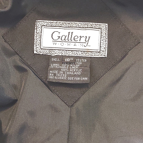 🎊HP‼️ Women's all-weather midlength coat with zip out lining - Picture 10 of 14